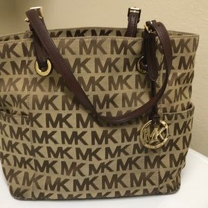 Beautiful Michael Kors purse 👜 authentic